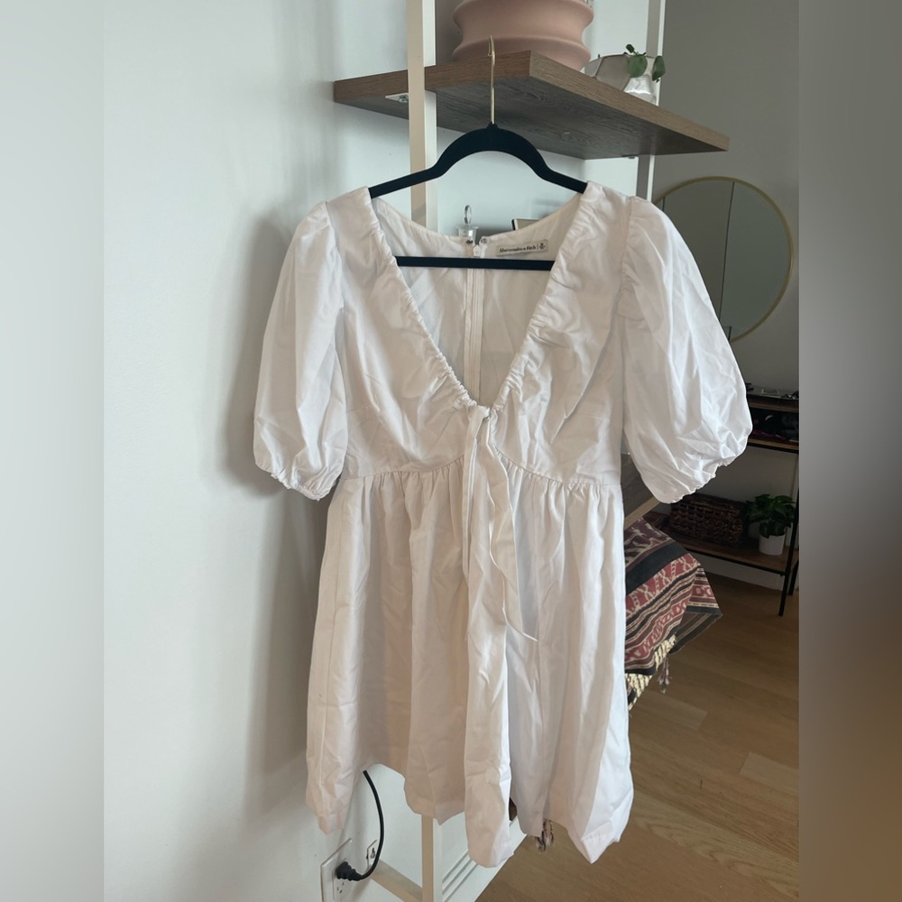 PUFFY SLEEVES WHITE DRESS - Deep V